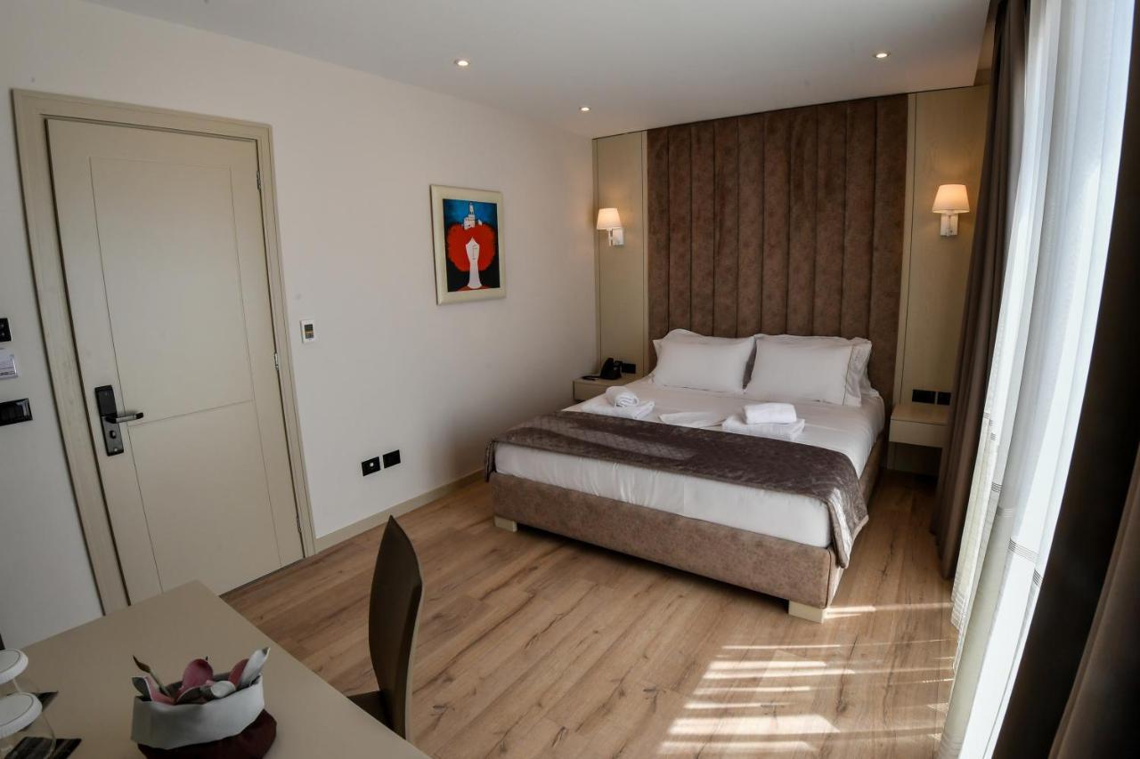 דורס Iliad Hotel מראה חיצוני תמונה