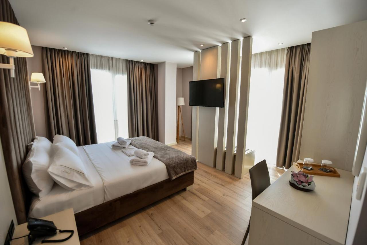 דורס Iliad Hotel מראה חיצוני תמונה