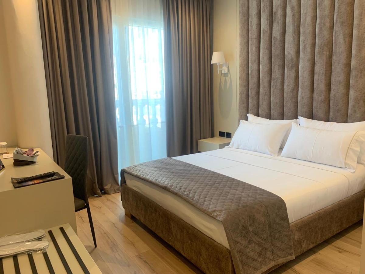 דורס Iliad Hotel מראה חיצוני תמונה
